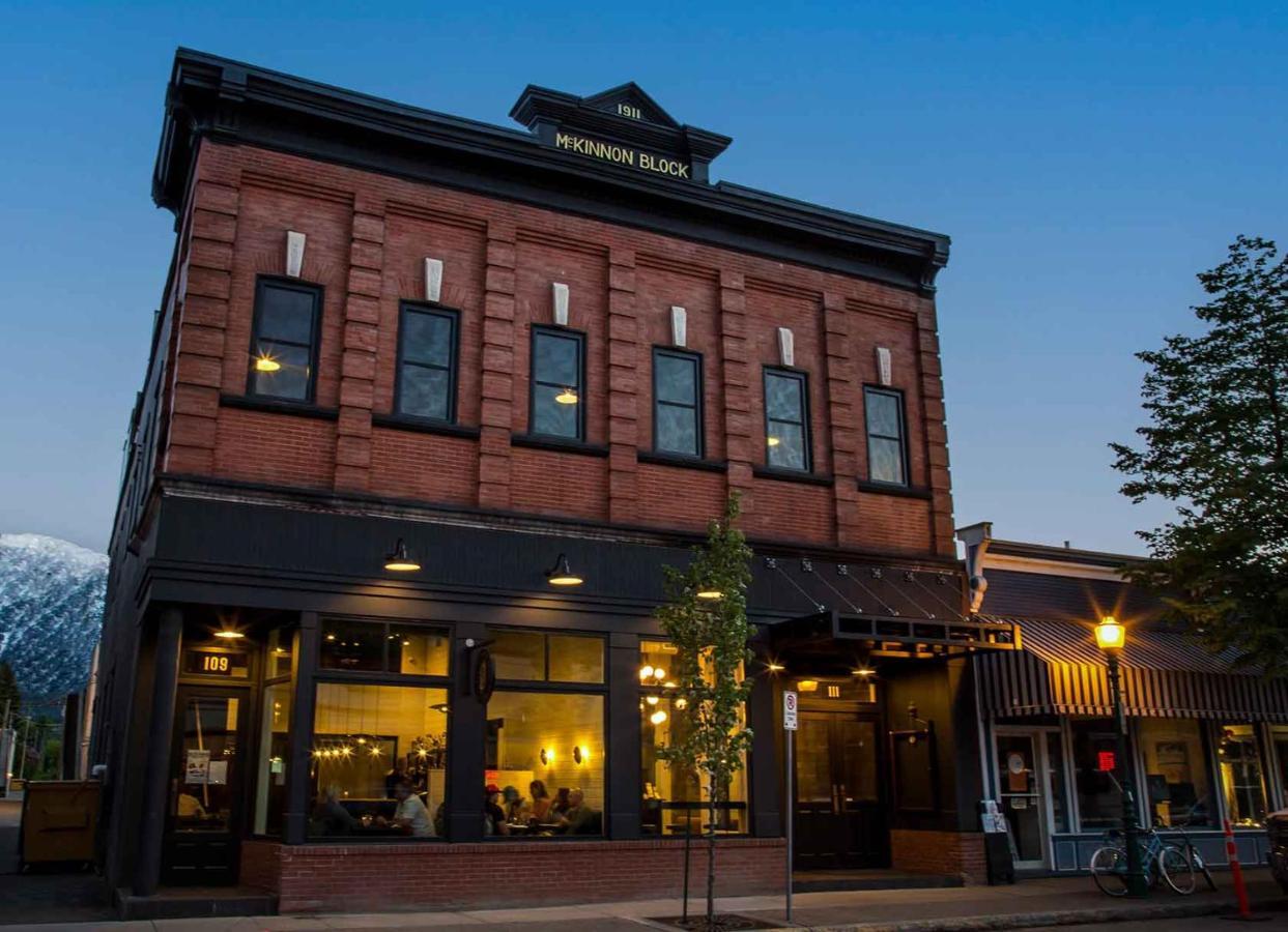 Eleven Revelstoke Lodge Exterior photo