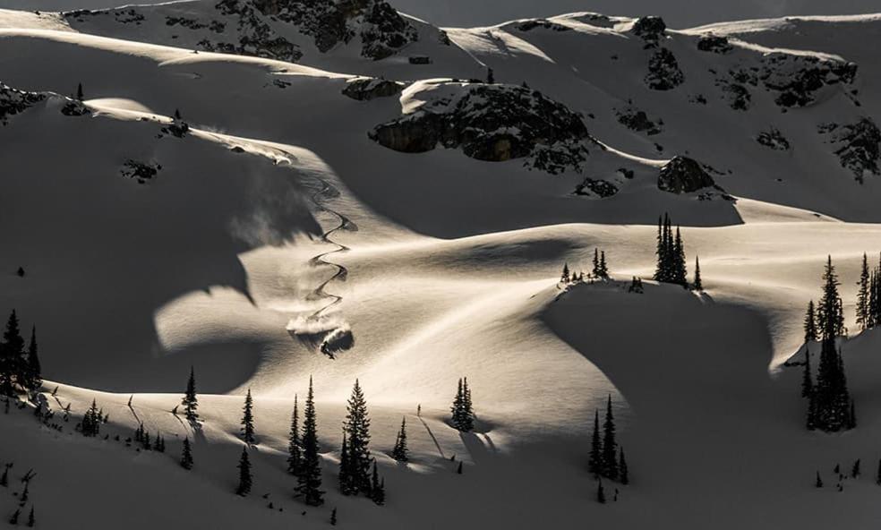 Eleven Revelstoke Lodge Exterior photo